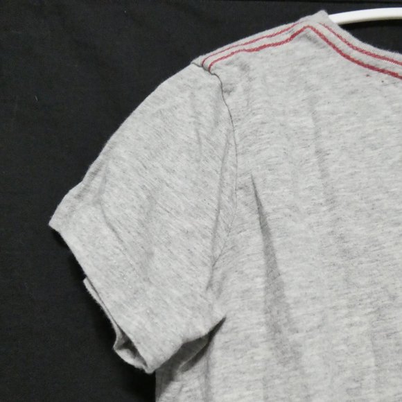 GUESS KIDS medium (5-6) V-neck graphic tee, 100% cotton, GUC - Picture 7 of 10